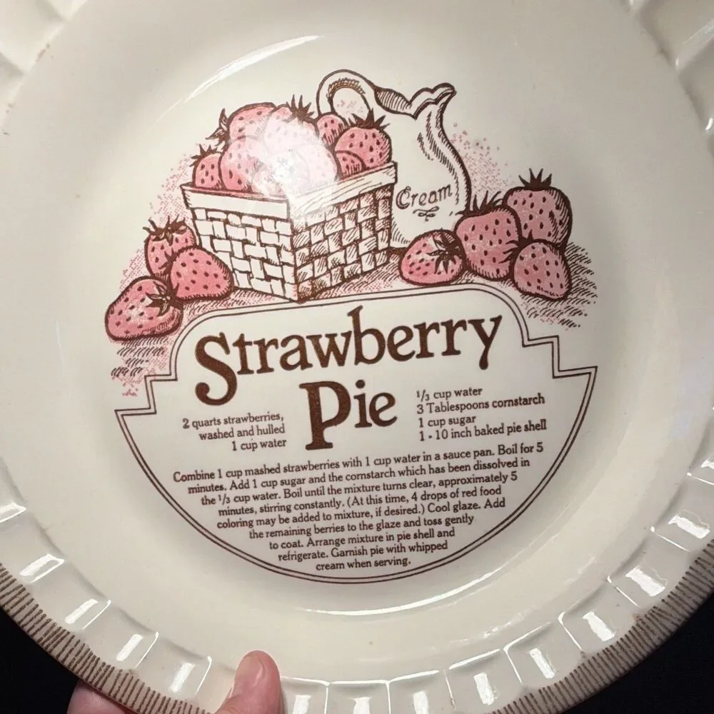Jeannette Royal China Strawberry Pie Ceramic Pie Dish 10in Round 1qt Oven Safe